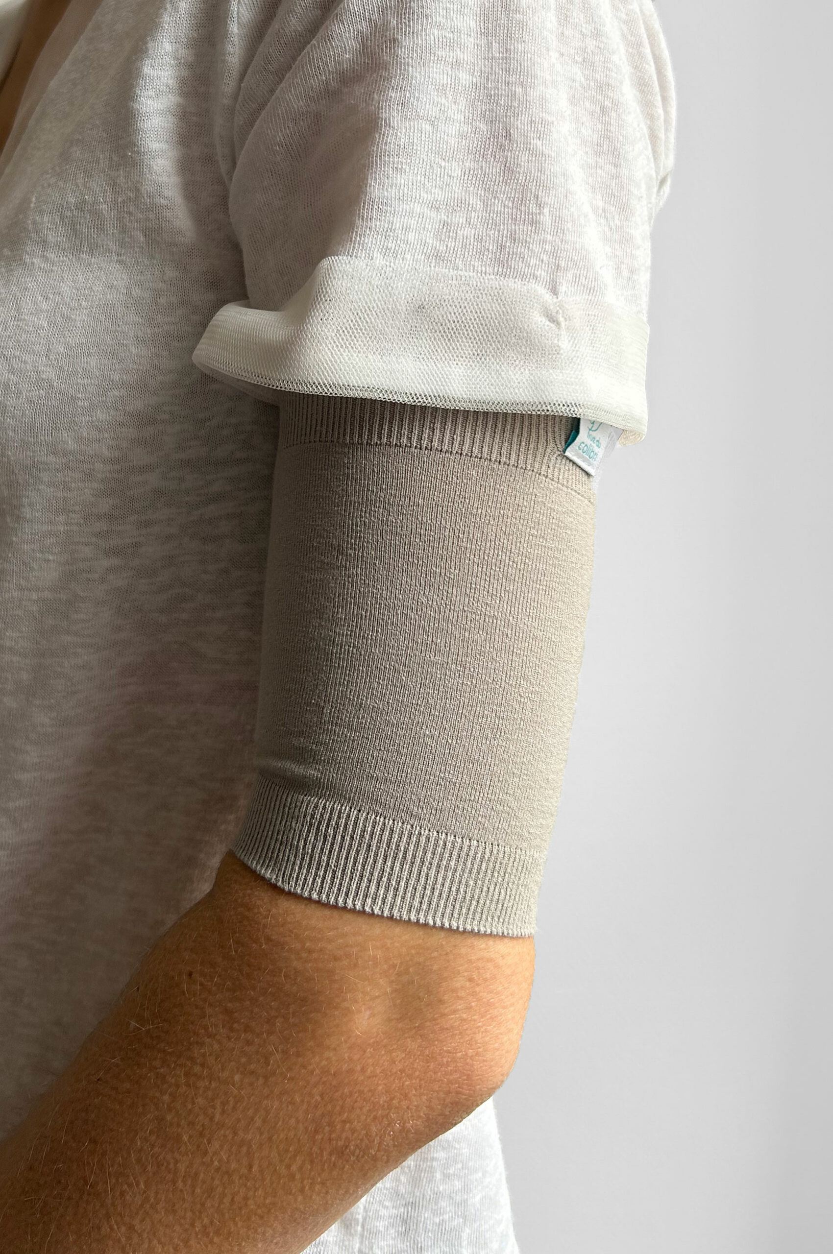 un manchon de protection pour une fistule en dialyse ou pour un dispositif dans la partie haute du bras