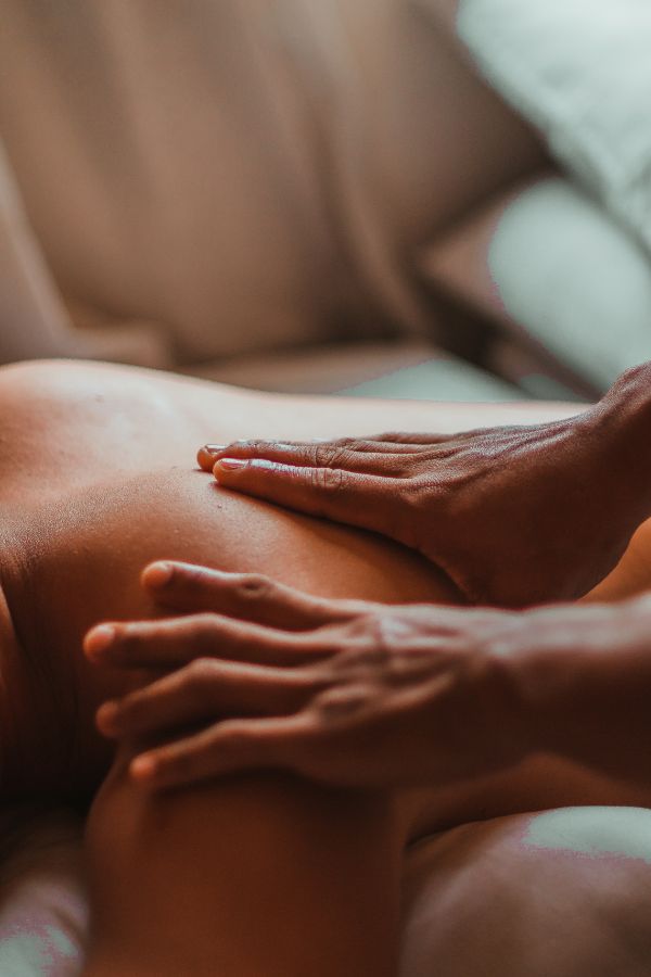 Le massage, une méthode physique de prise en charge de la douleur