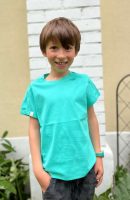 CalinKid_vert_marin version T-shirt des vêtements adaptés au handicap, à la mobilité réduite et à la perfusion