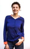 La version T-shirt bleu nuit du vêtement pour femme pendant un cancer