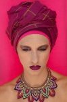 Femme_avec_turban Un exemple de turbans qui redonne à cette femme malade du cancer, esthétiquement maquillée, son estime de soi