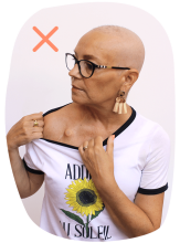 Vêtement_inadapté_chambre_implantable Patiente avec un tee-shirt normal, pas pratique pour dénuder son thorax au contraire de notre vêtement pour perfusion